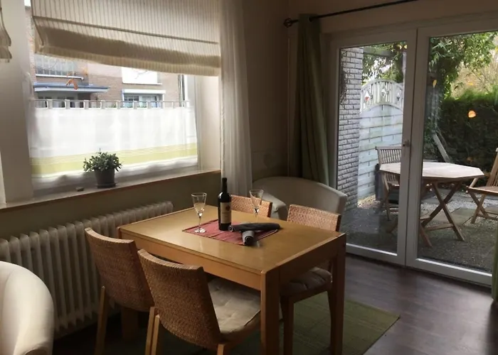 Haus Strandlaeufer 1 *